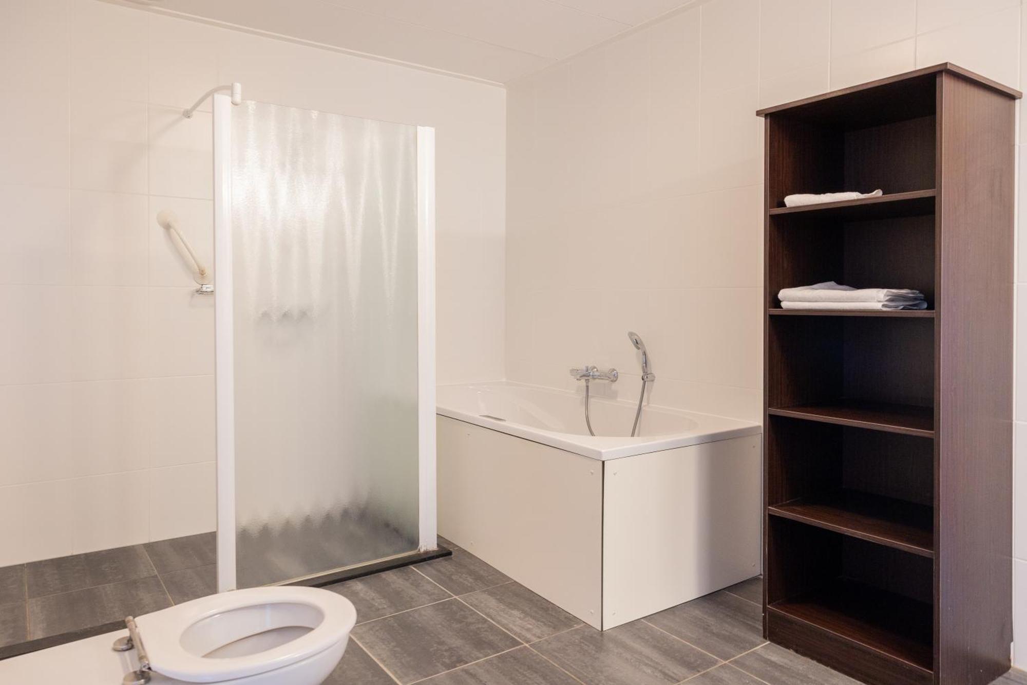 Vakantiepark Klein Vaarwater Бурен Номер фото